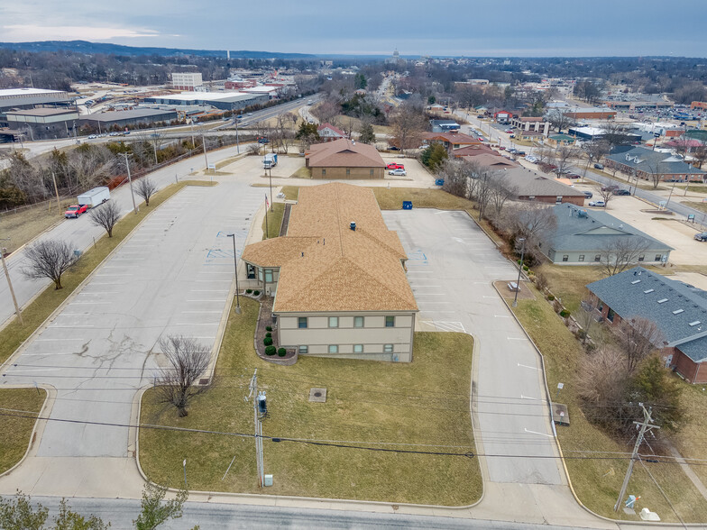 2023 St. Mary's Blvd, Jefferson City, MO en venta - Foto del edificio - Imagen 2 de 50