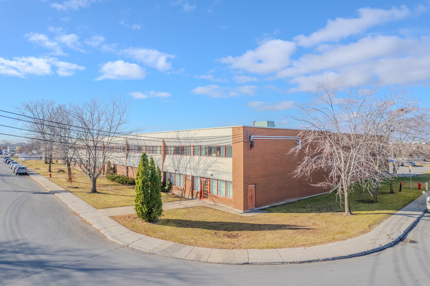 8820-8850 Pl Ray-Lawson, Montréal, QC en alquiler - Foto del edificio - Imagen 1 de 17