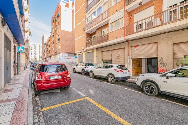 Más detalles de Calle Santa Rita, Granada - Local en venta