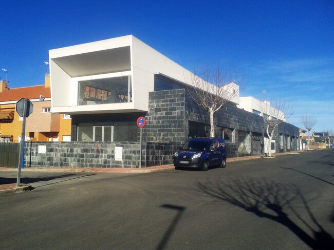 Más detalles de Calle la Coruña, 2, Torrejón del Rey - Local en venta