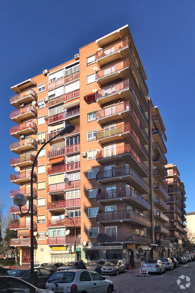 Calle Joaquín Blume, 5, Móstoles, Madrid en alquiler - Foto del edificio - Imagen 2 de 2