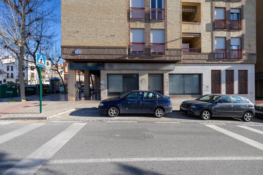 Local en Granada en venta - Foto del edificio - Imagen 3 de 37