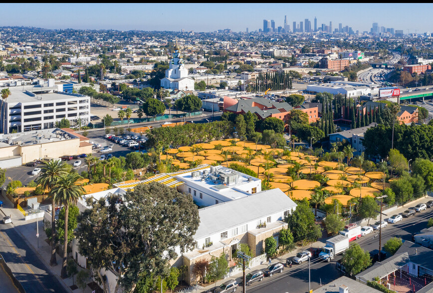 1370 N St Andrews Pl, Los Angeles, CA en alquiler - Foto del edificio - Imagen 1 de 53