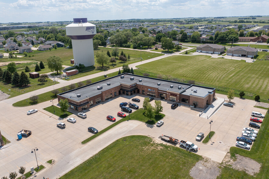 Greenhill Rd, Cedar Falls, IA en alquiler - Foto del edificio - Imagen 2 de 7