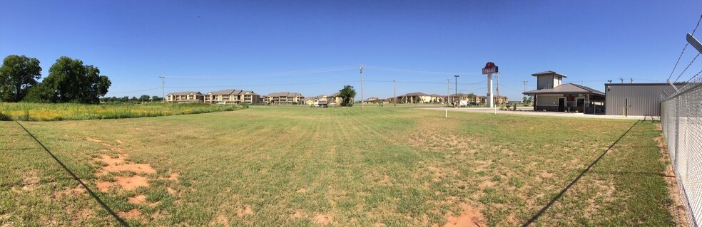 1300 S MacArthur Blvd, Oklahoma City, OK en alquiler - Foto del edificio - Imagen 2 de 3