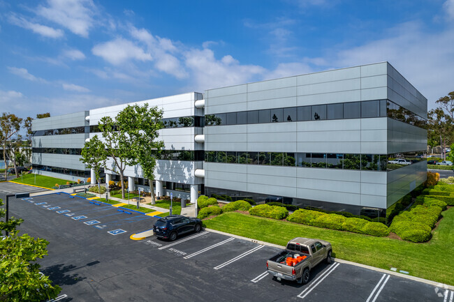 Más detalles para 15707 Rockfield Blvd, Irvine, CA - Oficinas en alquiler