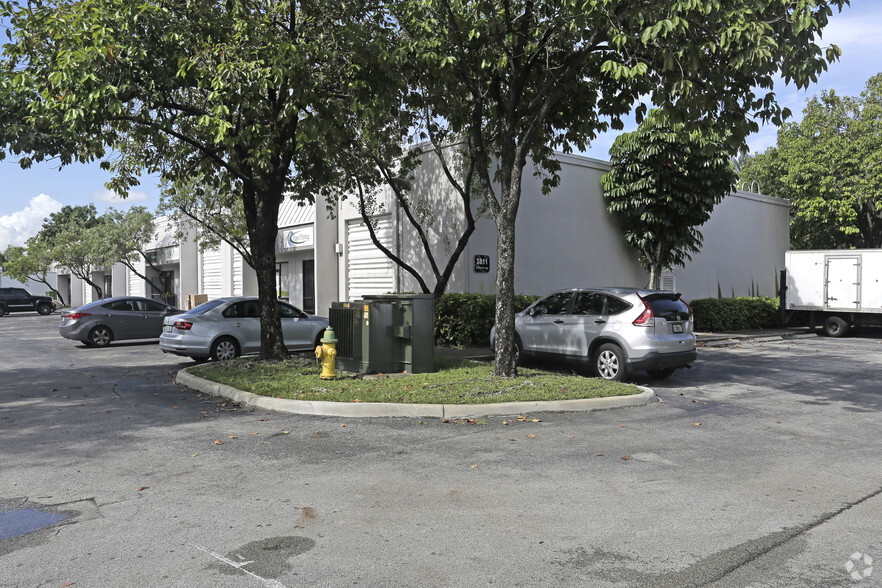 3811 SW 47th Ave, Davie, FL en alquiler - Foto del edificio - Imagen 1 de 2