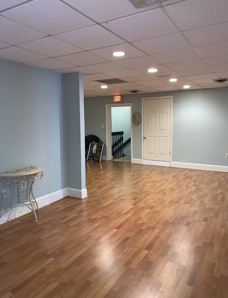 354 Maple Ave W, Vienna, VA en alquiler - Foto del interior - Imagen 2 de 34