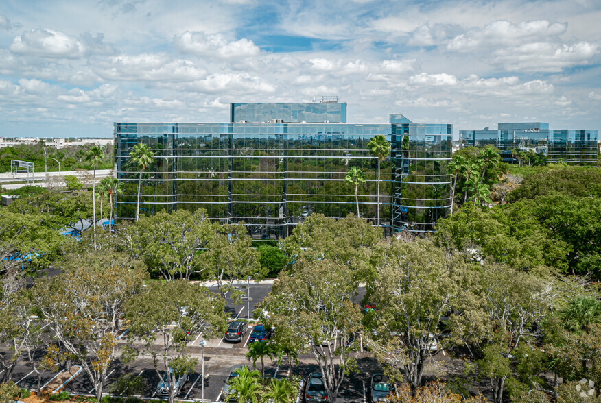 600 Corporate Dr, Fort Lauderdale, FL en alquiler - Foto del edificio - Imagen 3 de 6