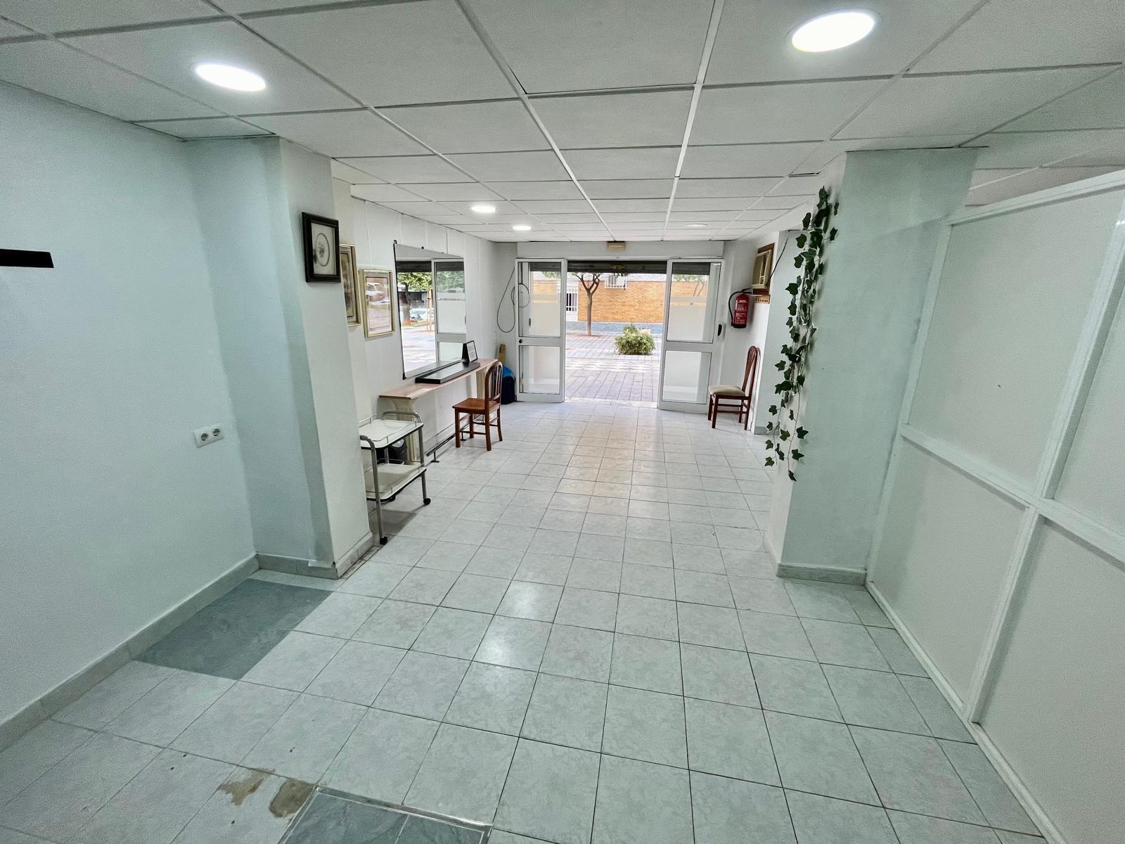 Local en Dos Hermanas, Sevilla en venta Vestíbulo- Imagen 1 de 1