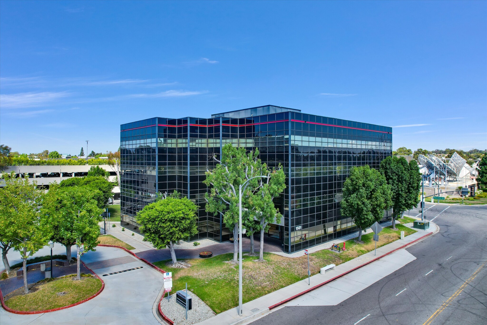 1501 Hughes Way, Long Beach, CA en alquiler Foto del edificio- Imagen 1 de 15