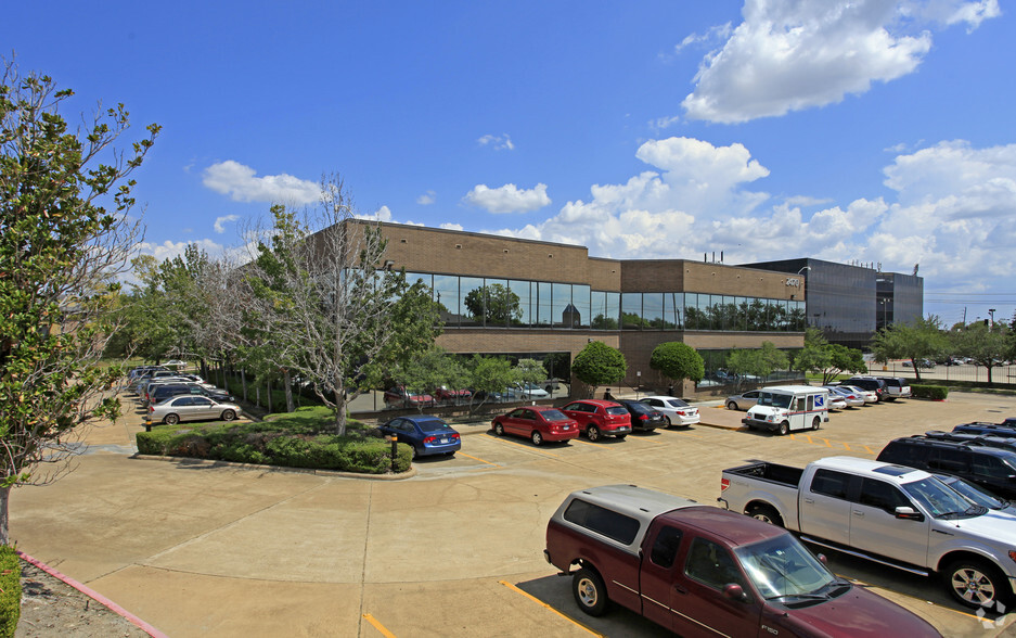 2470 Gray Falls Dr, Houston, TX en alquiler - Foto del edificio - Imagen 1 de 12