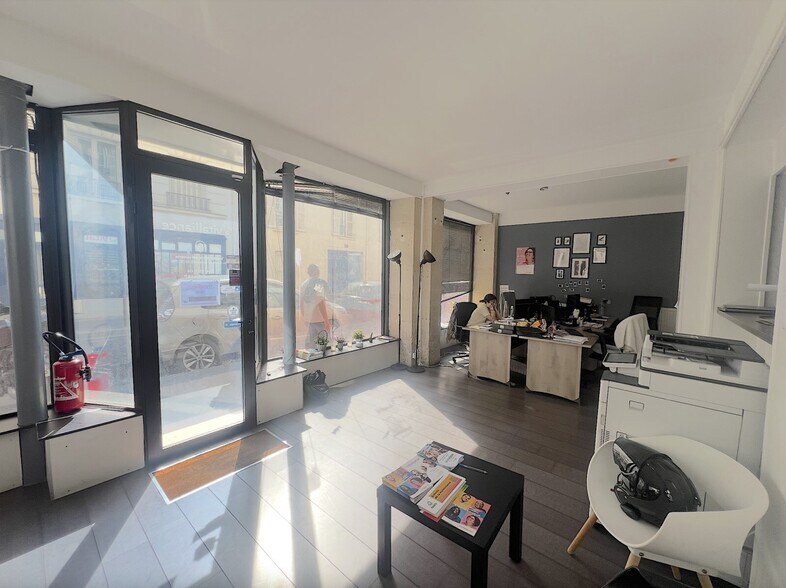 Local en Paris en venta - Foto del edificio - Imagen 2 de 11