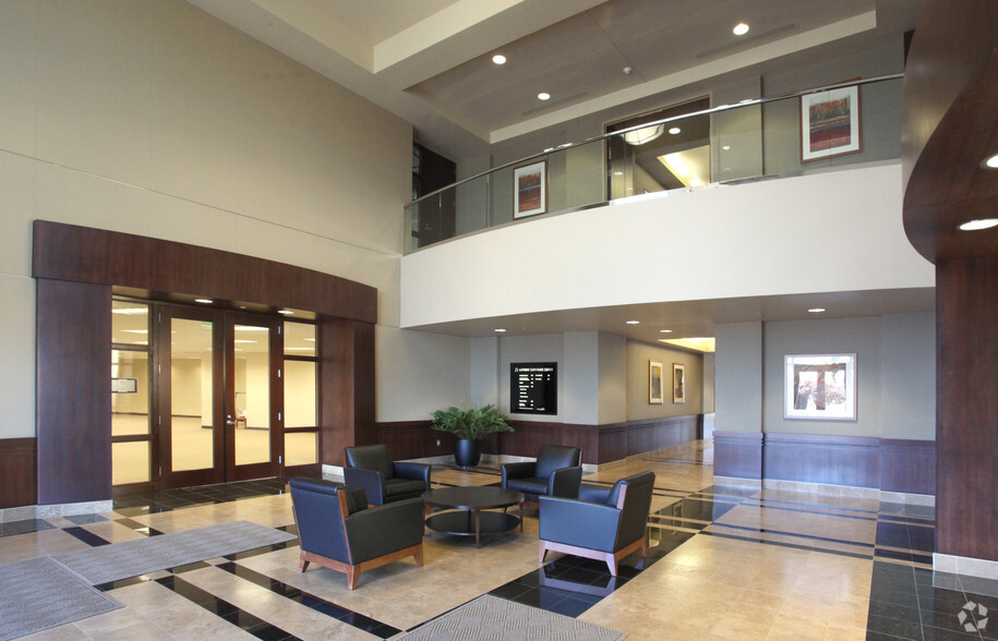 180 Promenade Cir, Sacramento, CA en alquiler - Lobby - Imagen 1 de 1