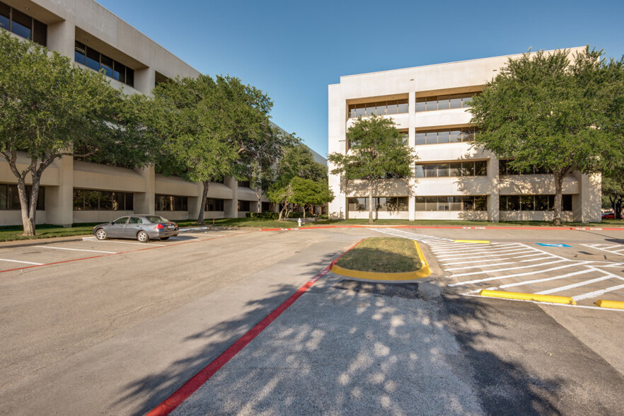 12000 Ford Rd, Dallas, TX en alquiler - Foto del edificio - Imagen 2 de 19