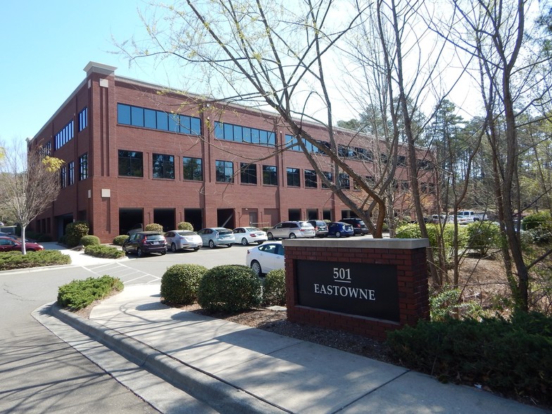 501 Eastowne Dr, Chapel Hill, NC en venta - Foto del edificio - Imagen 2 de 5