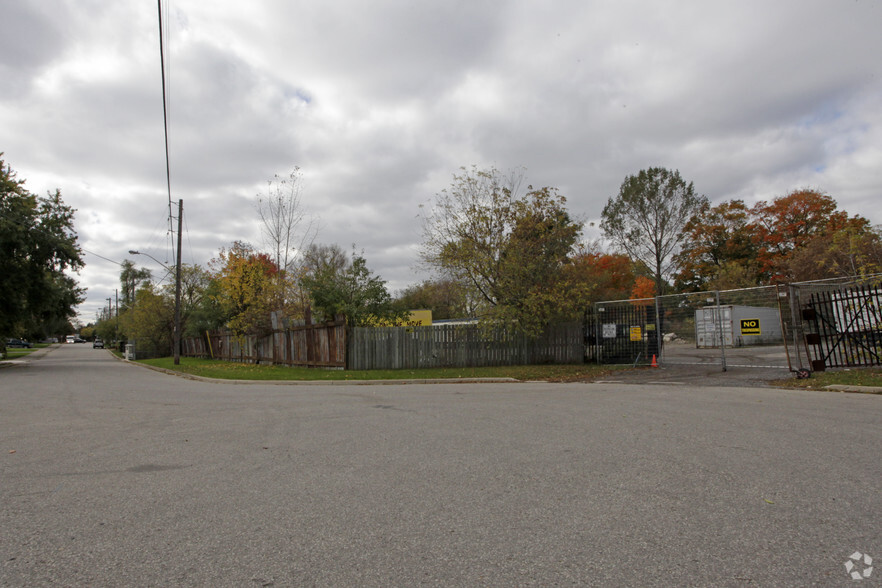 1299 St. Mary's Ave, Mississauga, ON en alquiler - Foto del edificio - Imagen 2 de 2