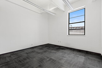 11-17 43rd Ave, Long Island City, NY en alquiler Foto del interior- Imagen 2 de 7