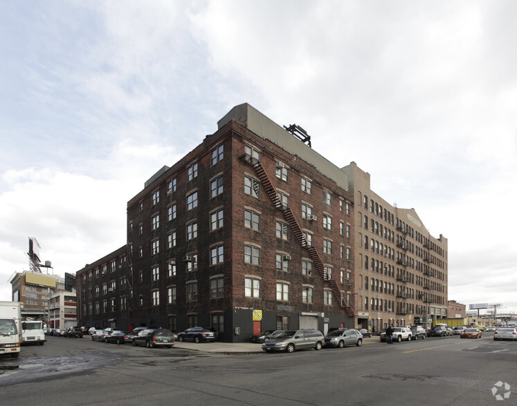 21-07 Borden Ave, Long Island City, NY en alquiler - Foto principal - Imagen 1 de 15