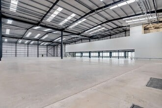 M81 Tower Rd, Stone en alquiler Foto del interior- Imagen 2 de 18