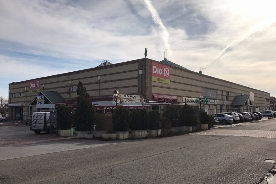 Avenida Pico Ocejón, 2, Villanueva de la Torre, Guadalajara en venta - Foto del edificio - Imagen 2 de 5