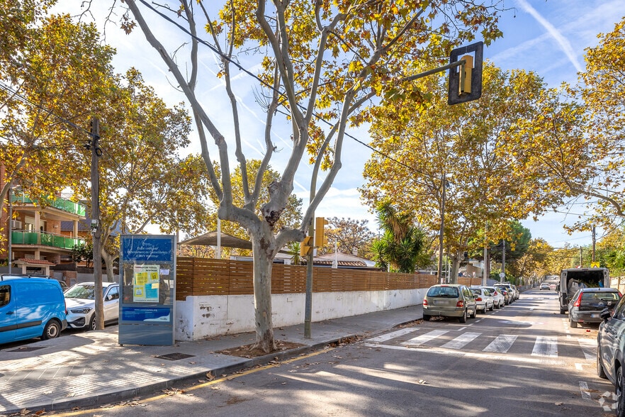 Local en Castelldefels, Barcelona en venta - Foto del edificio - Imagen 2 de 8
