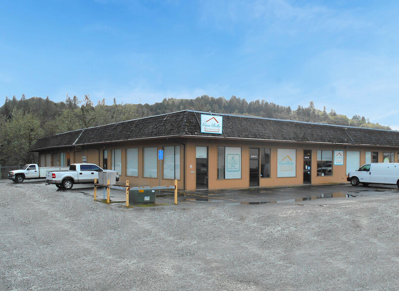 2405 NE Diamond Lake Blvd, Roseburg, OR en venta - Foto del edificio - Imagen 1 de 2