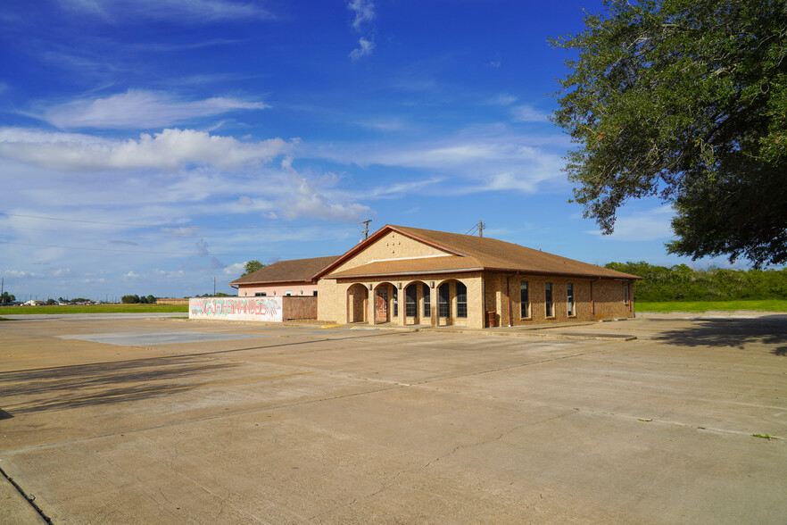 1006 West Loop, El Campo, TX en venta - Foto principal - Imagen 2 de 17