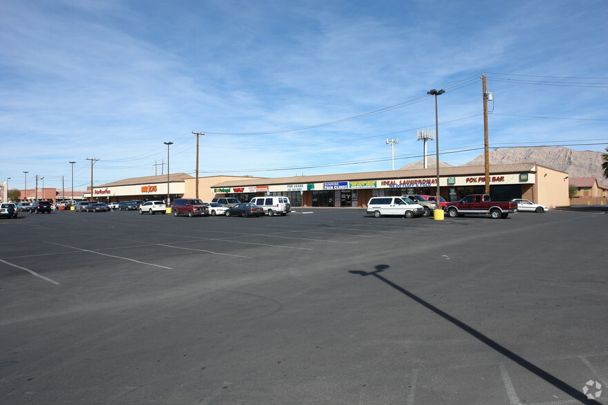 348-350 N Nellis Blvd, Las Vegas, NV en alquiler - Foto principal - Imagen 2 de 25