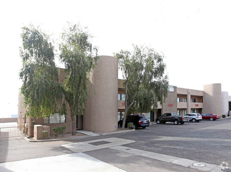 7705 E Greenway Rd, Scottsdale, AZ en alquiler - Foto del edificio - Imagen 2 de 2