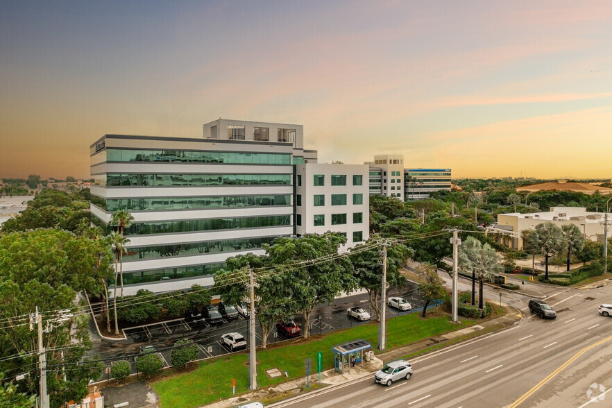 8750 NW 36th St, Doral, FL en alquiler - Foto del edificio - Imagen 3 de 5