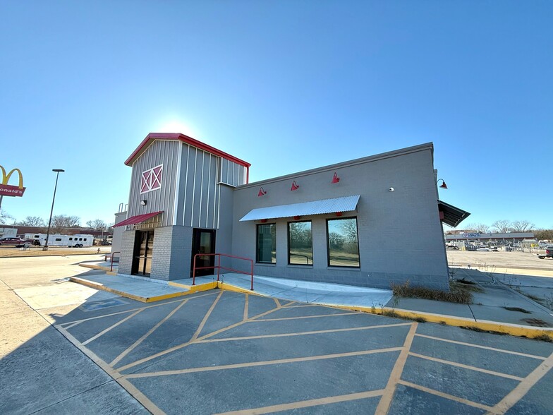 710 N Main St, Bristow, OK en venta - Foto del edificio - Imagen 1 de 13