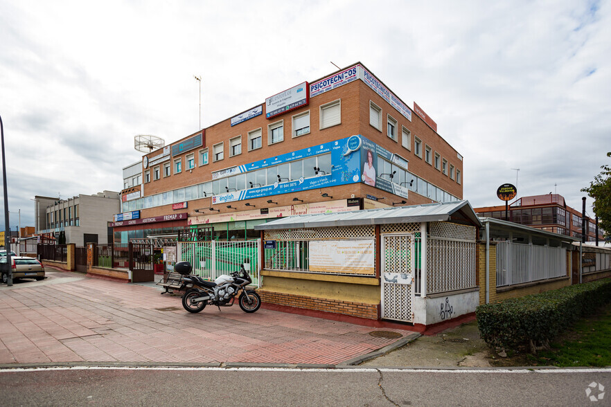 Calle Olímpico Francisco Fernández Ochoa, 18, Alcorcón, Madrid en alquiler - Foto del edificio - Imagen 3 de 3