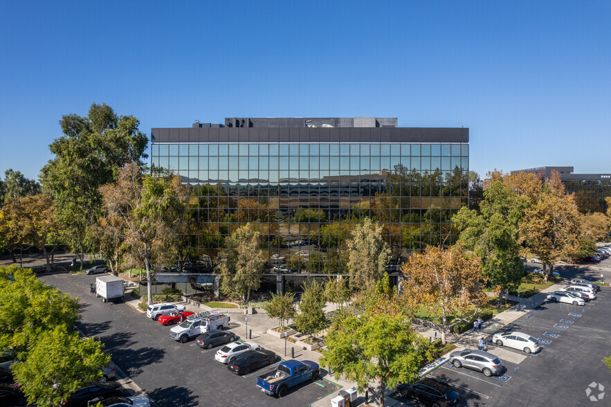 5850 Canoga Ave, Woodland Hills, CA en alquiler - Foto del edificio - Imagen 2 de 4