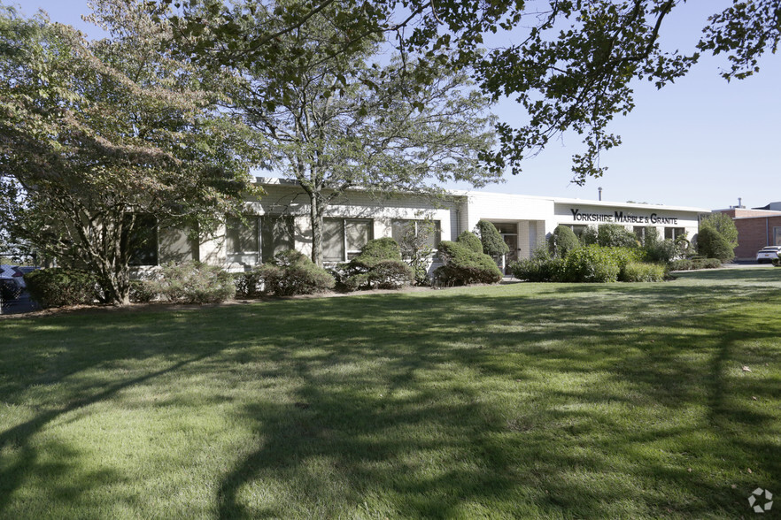 175 Marcus Blvd, Hauppauge, NY en alquiler - Foto del edificio - Imagen 2 de 5