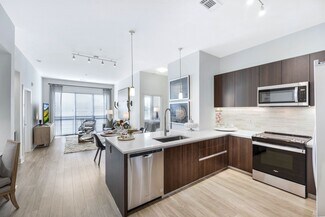 Más detalles de 1500 Westbranch Dr, McLean, VA - Local en alquiler