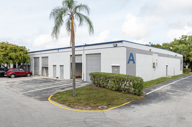 Más detalles de 7544 W McNab Rd, North Lauderdale, FL - Nave en alquiler