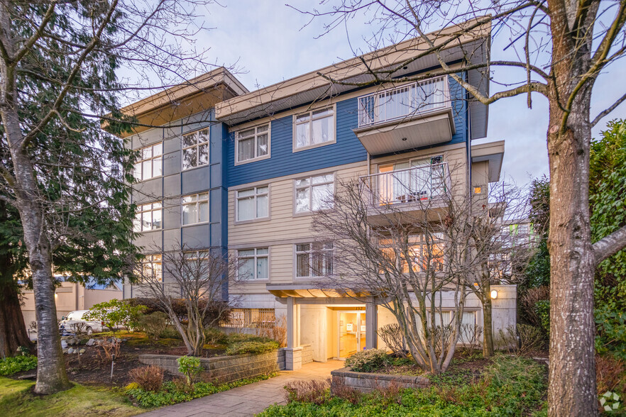 132 20th St, North Vancouver, BC en venta - Foto del edificio - Imagen 1 de 5