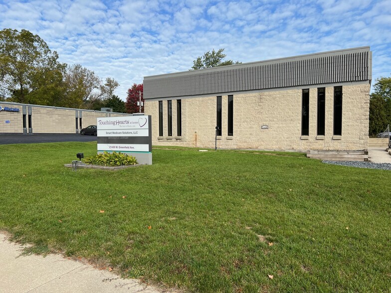 21430 W Greenfield Ave, New Berlin, WI en alquiler - Foto del edificio - Imagen 1 de 3