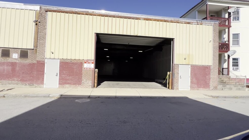 21 Ellsworth St, Worcester, MA en alquiler - Vídeo de anuncio comercial - Imagen 3 de 17