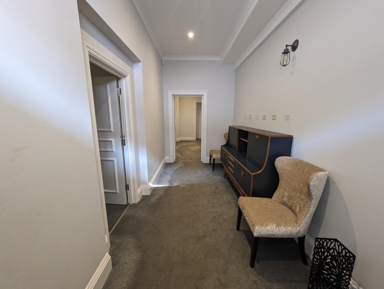 126-130 High St, Godalming en venta Foto del interior- Imagen 1 de 3