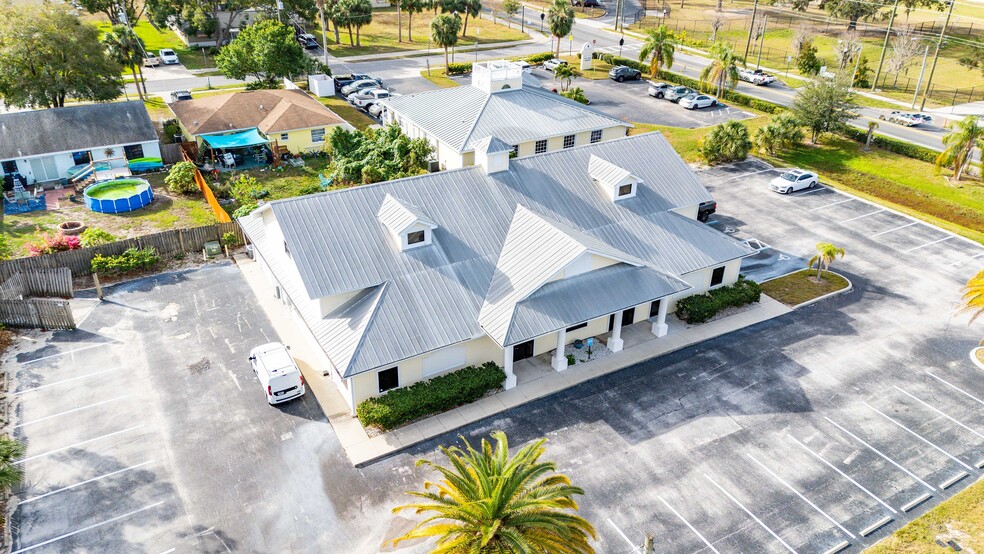 6906 Madison St, New Port Richey, FL en venta - Foto del edificio - Imagen 3 de 80