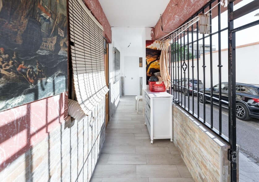 Local en Granada, Granada en venta - Foto del edificio - Imagen 2 de 23