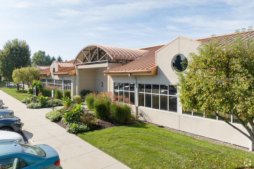 2 Medical Park Dr, West Nyack, NY en alquiler - Foto del edificio - Imagen 2 de 10