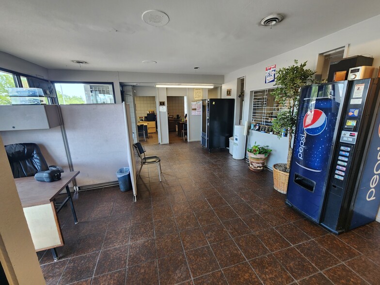 5900 W Colfax Ave, Denver, CO en alquiler - Foto del interior - Imagen 2 de 6