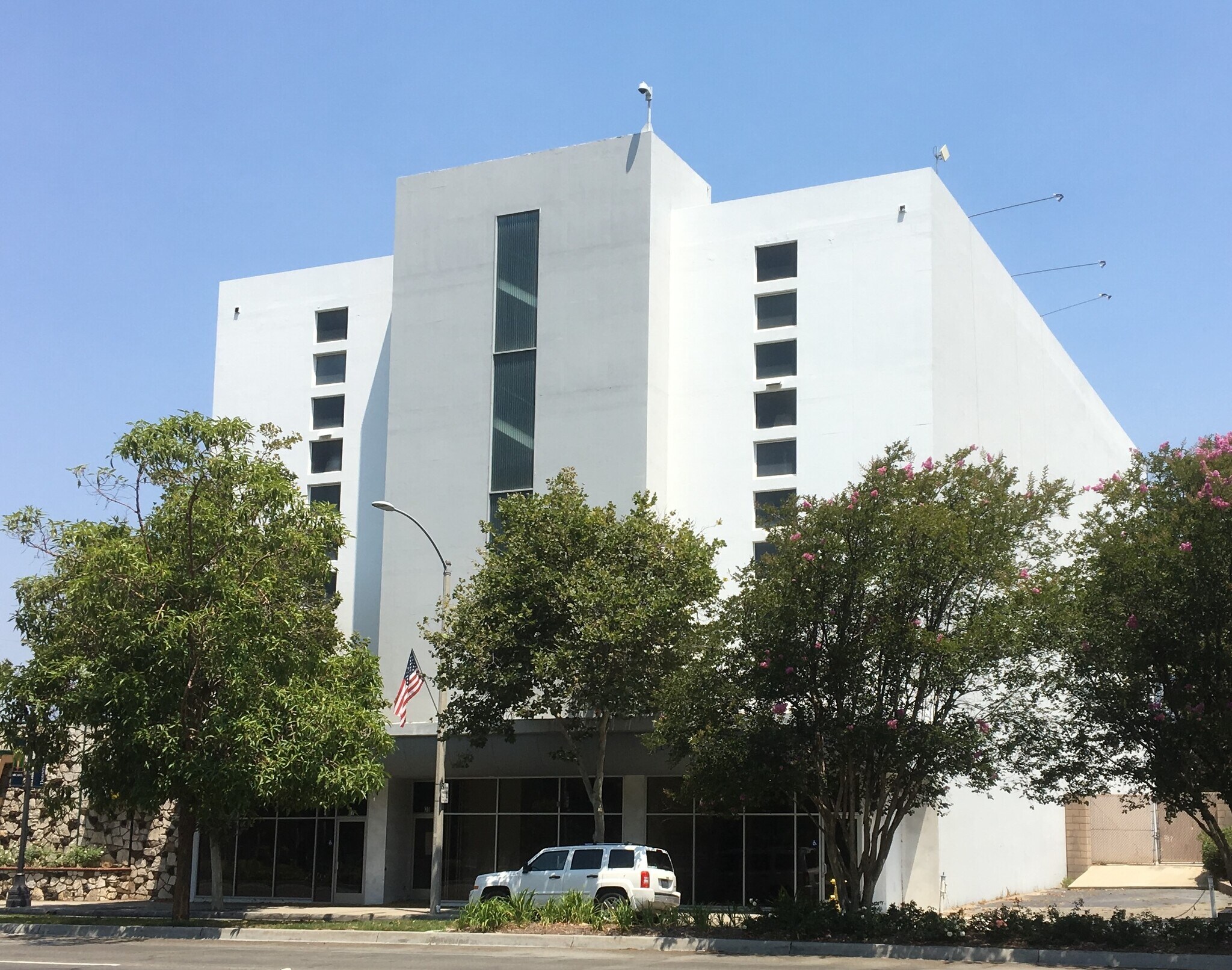 33-37 W Huntington Dr, Arcadia, CA en alquiler Foto del edificio- Imagen 1 de 10