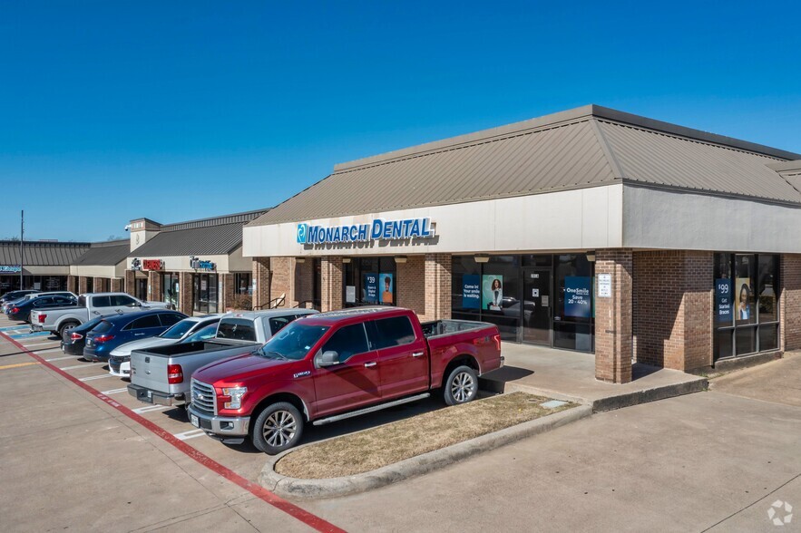 201-331 S Cedar Ridge Dr, Duncanville, TX en alquiler - Foto del edificio - Imagen 1 de 8