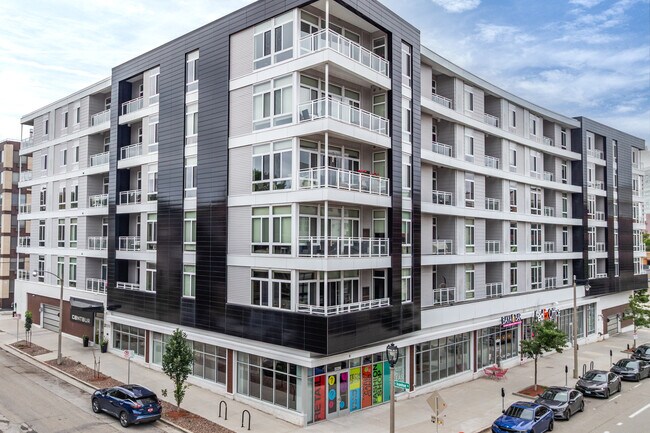 Más detalles de 2111 E Ivanhoe Pl, Milwaukee, WI - Oficina/Local, local en alquiler