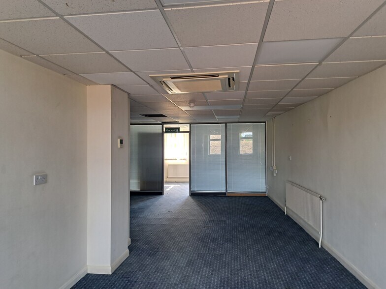 65-66 Market Pl, Chippenham en venta - Foto del edificio - Imagen 2 de 4