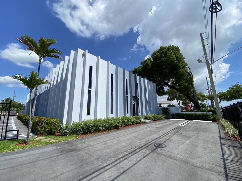 2351 N Dixie Hwy, Pompano Beach, FL en alquiler - Foto del edificio - Imagen 3 de 10